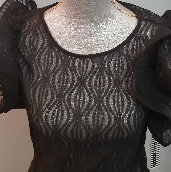 Chic Ruffle Sleeves Top - Picture 2 of 5